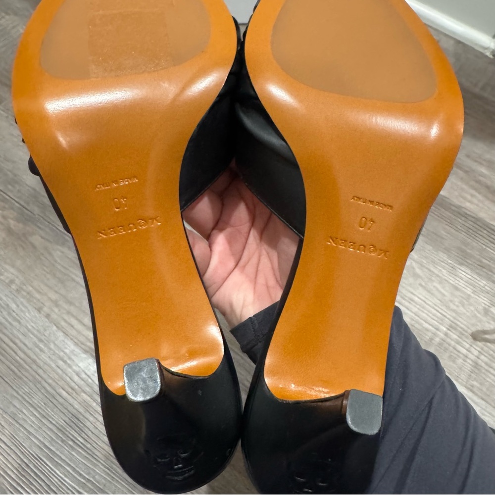 Alexander McQueen Sing Stretch Black Leather Heel… - image 8